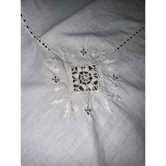 Embroidered White on White Cotton Tablecloth 64"x90" Estate Piece - Picture 7 of 8